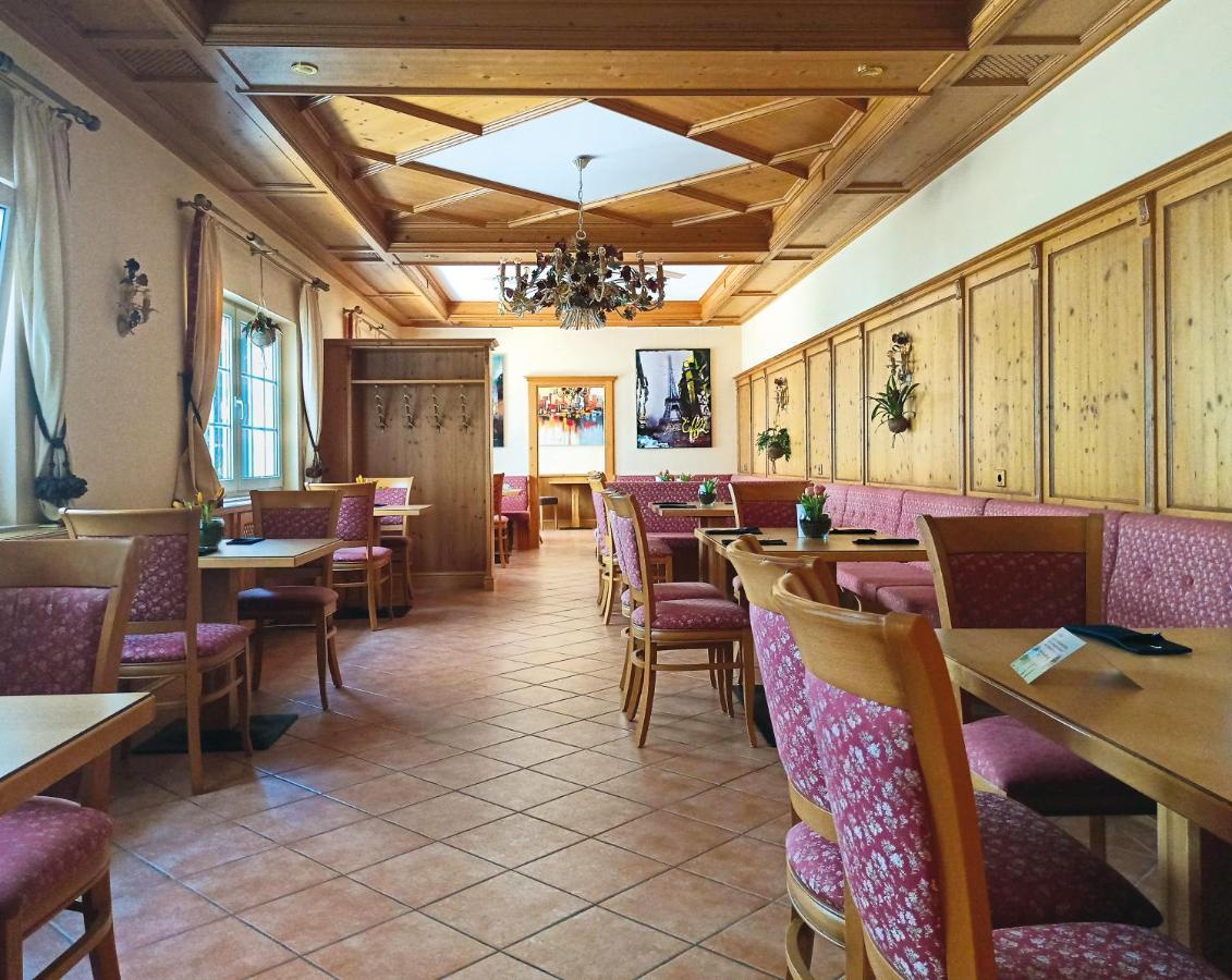 Hotel Speeter Вайзенхайм-ам-Берг Экстерьер фото
