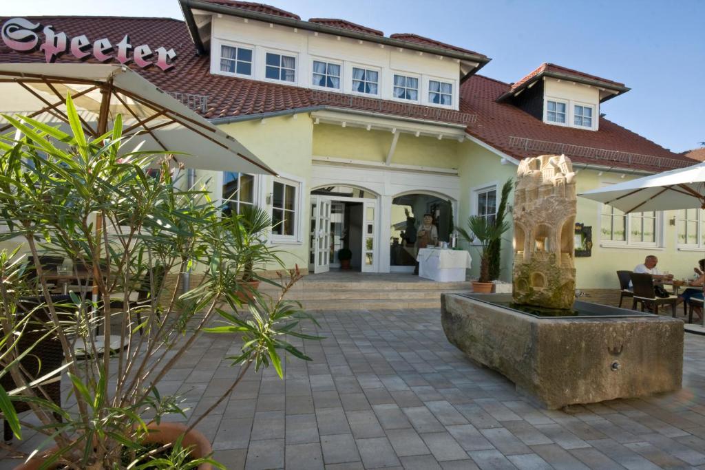Hotel Speeter Вайзенхайм-ам-Берг Экстерьер фото