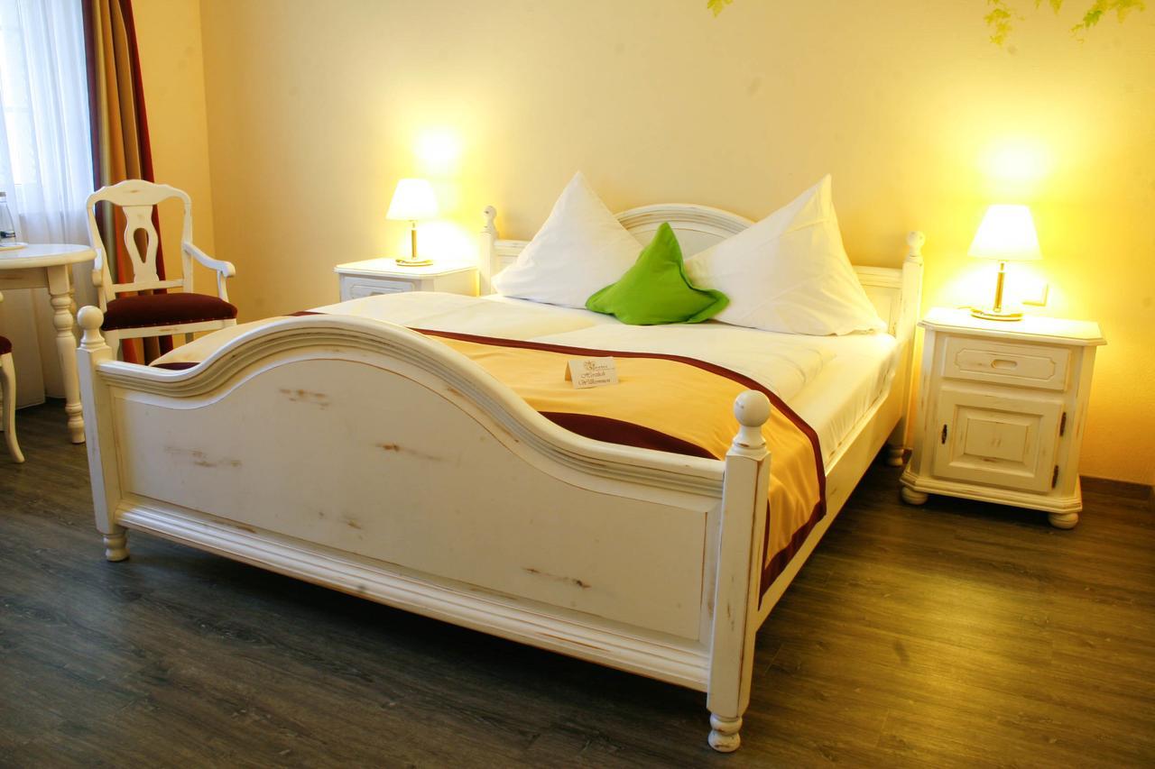 Hotel Speeter Вайзенхайм-ам-Берг Экстерьер фото