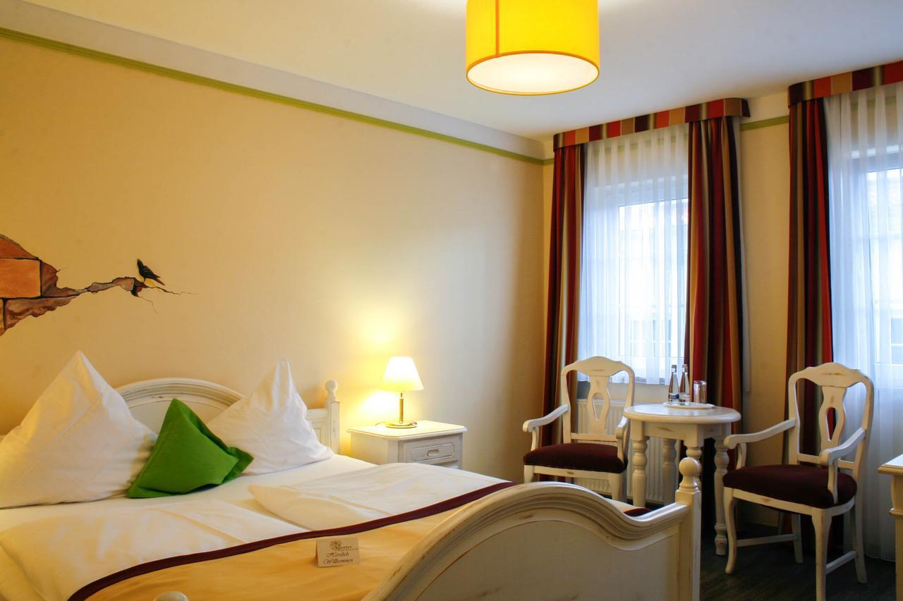 Hotel Speeter Вайзенхайм-ам-Берг Экстерьер фото